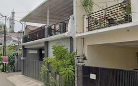 Oyo 91341 D'phoenix Anggrek Syariah Residence  2*